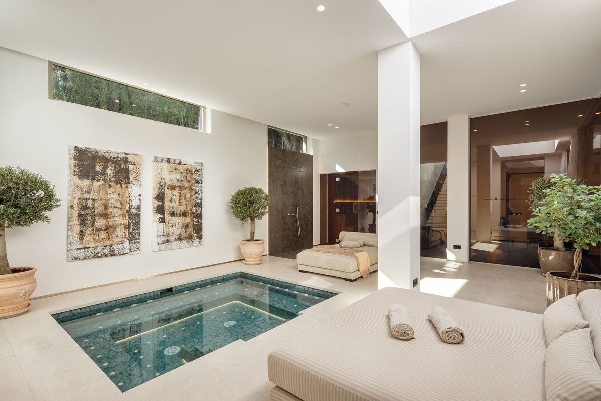 Se vende Villa - Chalet de 6 dormitorios en Costa Del Sol, Málaga, España