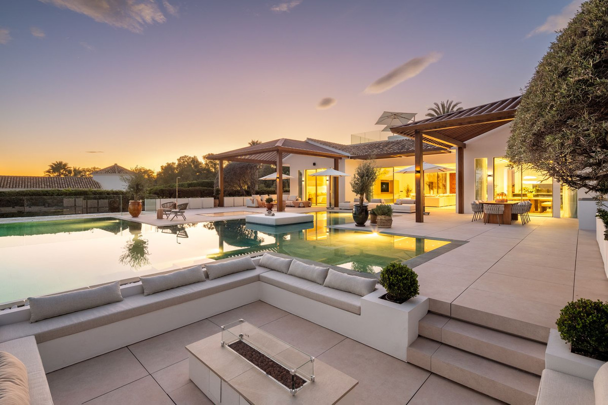 Se vende Villa - Chalet de 6 dormitorios en Costa Del Sol, Málaga, España