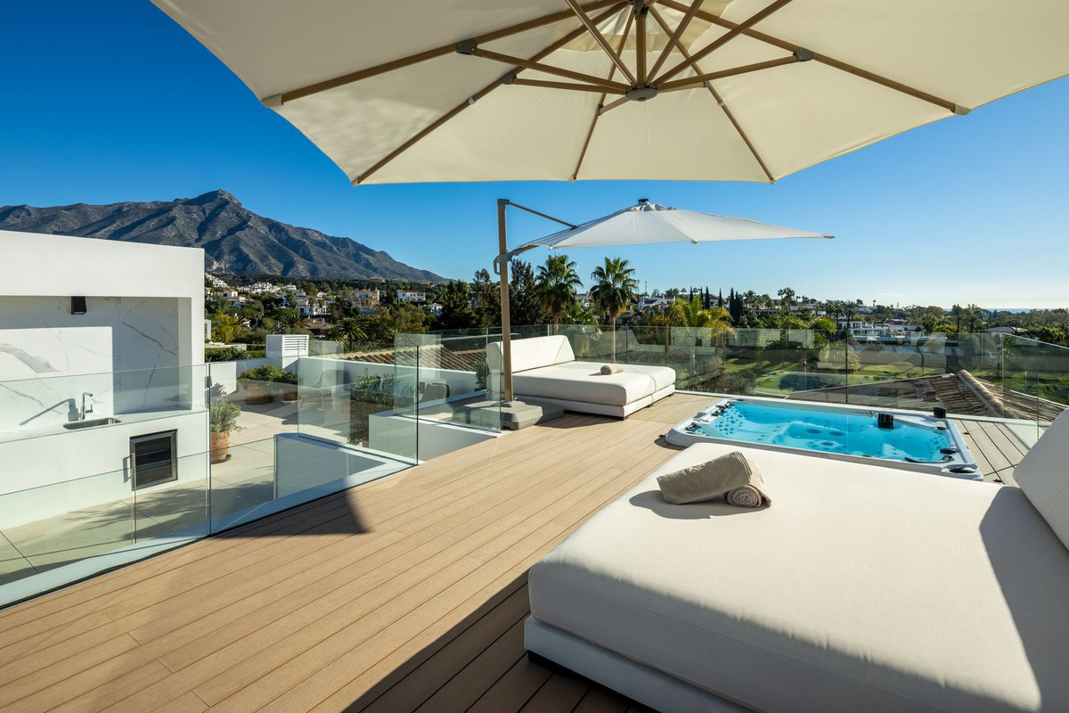 Se vende Villa - Chalet de 6 dormitorios en Costa Del Sol, Málaga, España