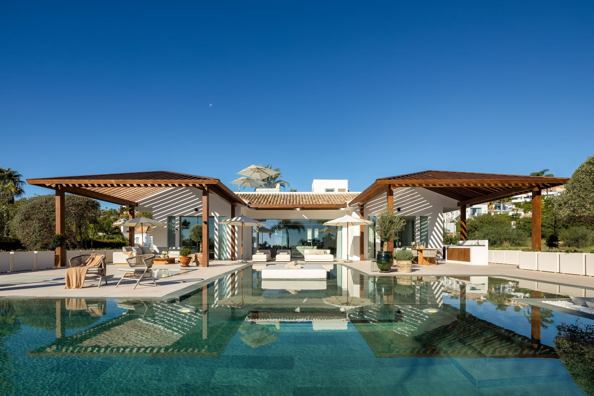 Se vende Villa - Chalet de 6 dormitorios en Costa Del Sol, Málaga, España