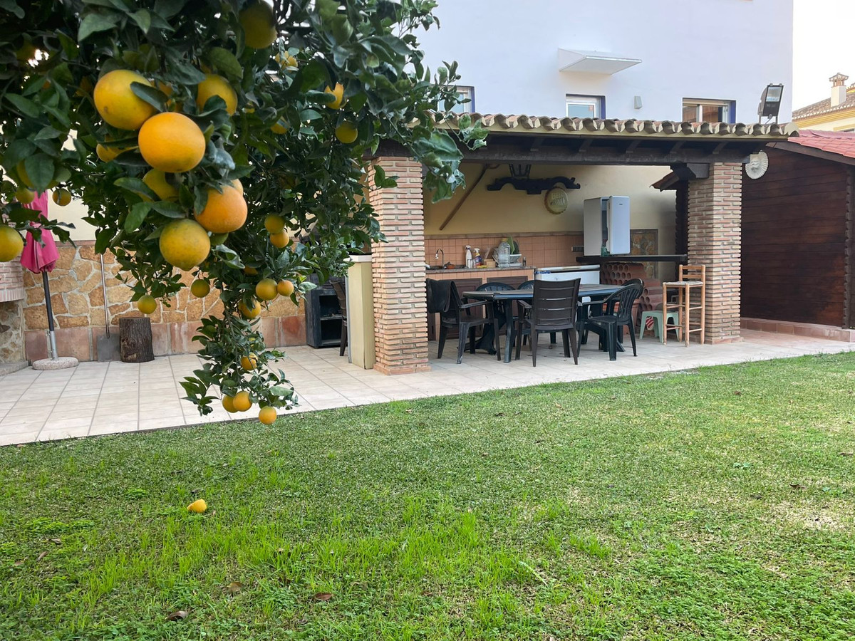 Se vende Villa - Chalet de 4 dormitorios en Costa Del Sol, Málaga, España