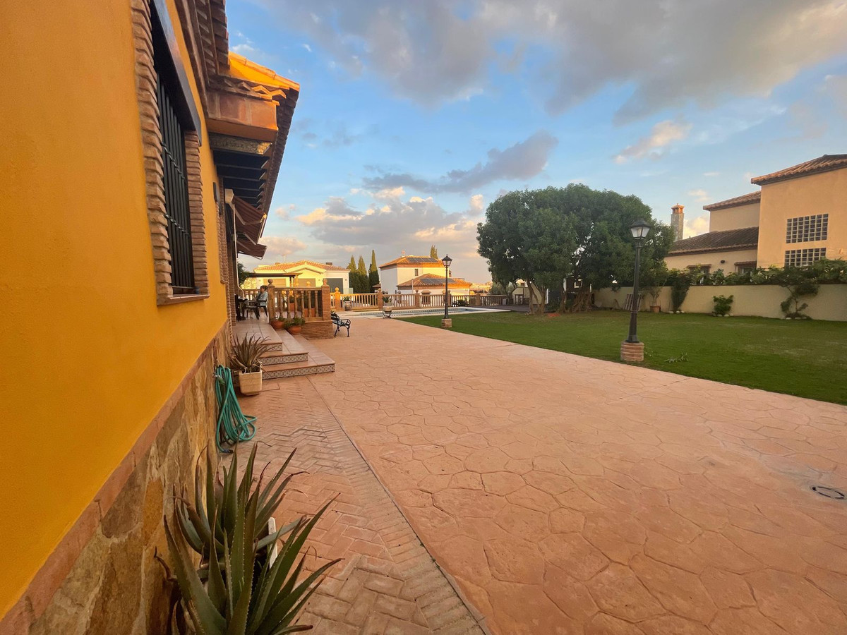 Se vende Villa - Chalet de 4 dormitorios en Costa Del Sol, Málaga, España