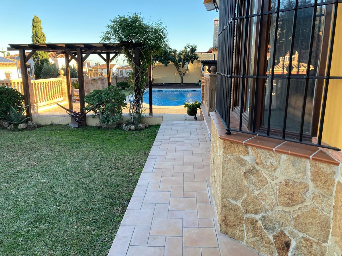 Se vende Villa - Chalet de 4 dormitorios en Costa Del Sol, Málaga, España