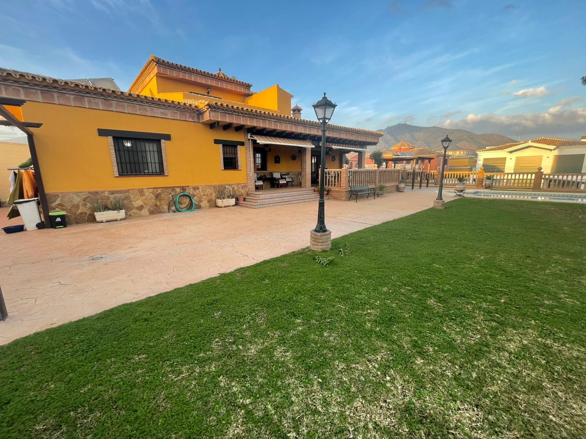 Se vende Villa - Chalet de 4 dormitorios en Costa Del Sol, Málaga, España