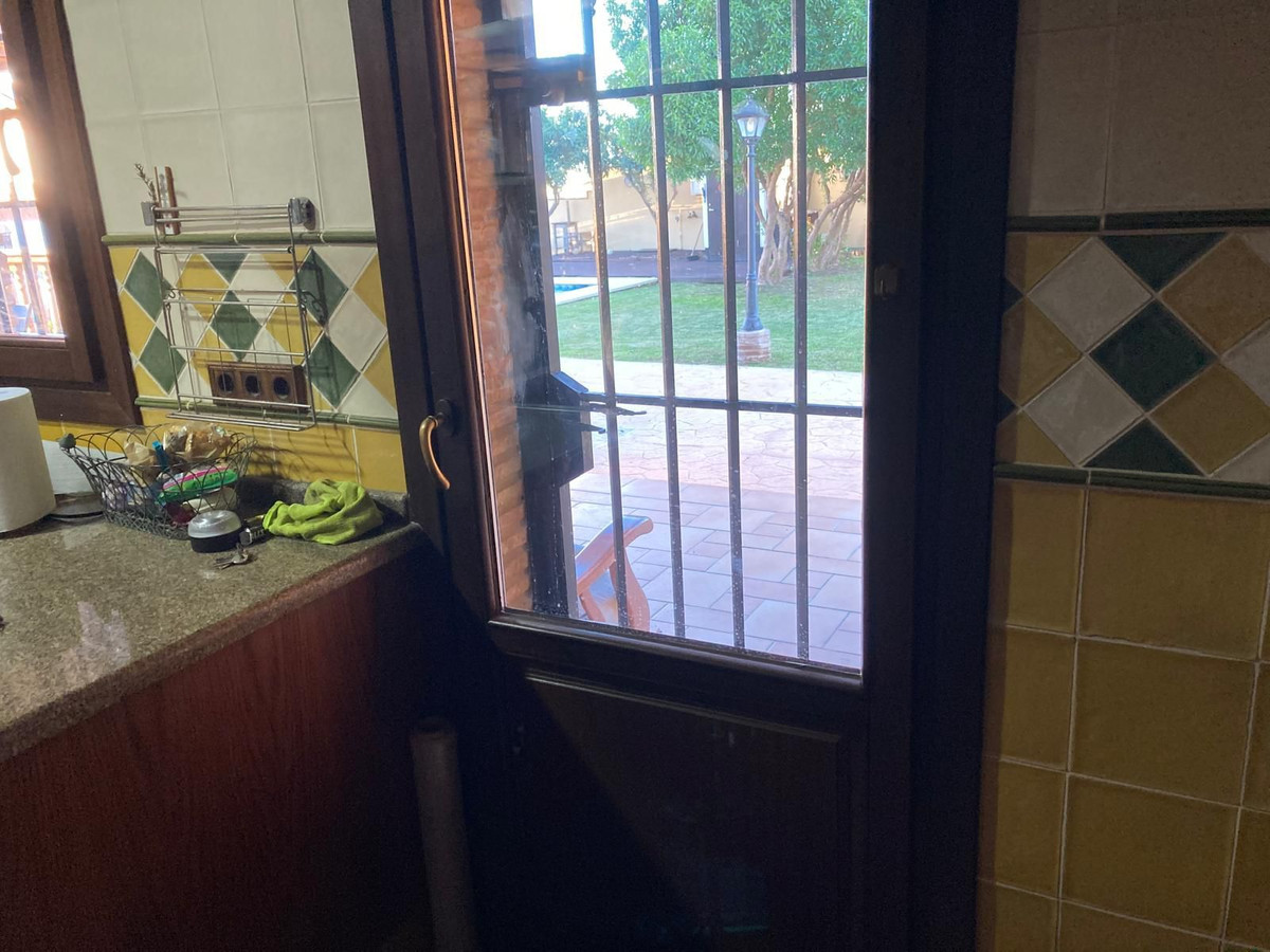Se vende Villa - Chalet de 4 dormitorios en Costa Del Sol, Málaga, España