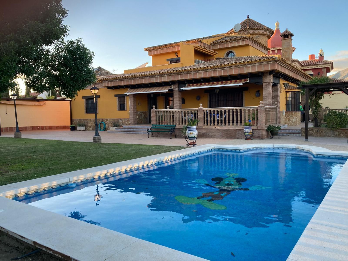 Se vende Villa - Chalet de 4 dormitorios en Costa Del Sol, Málaga, España