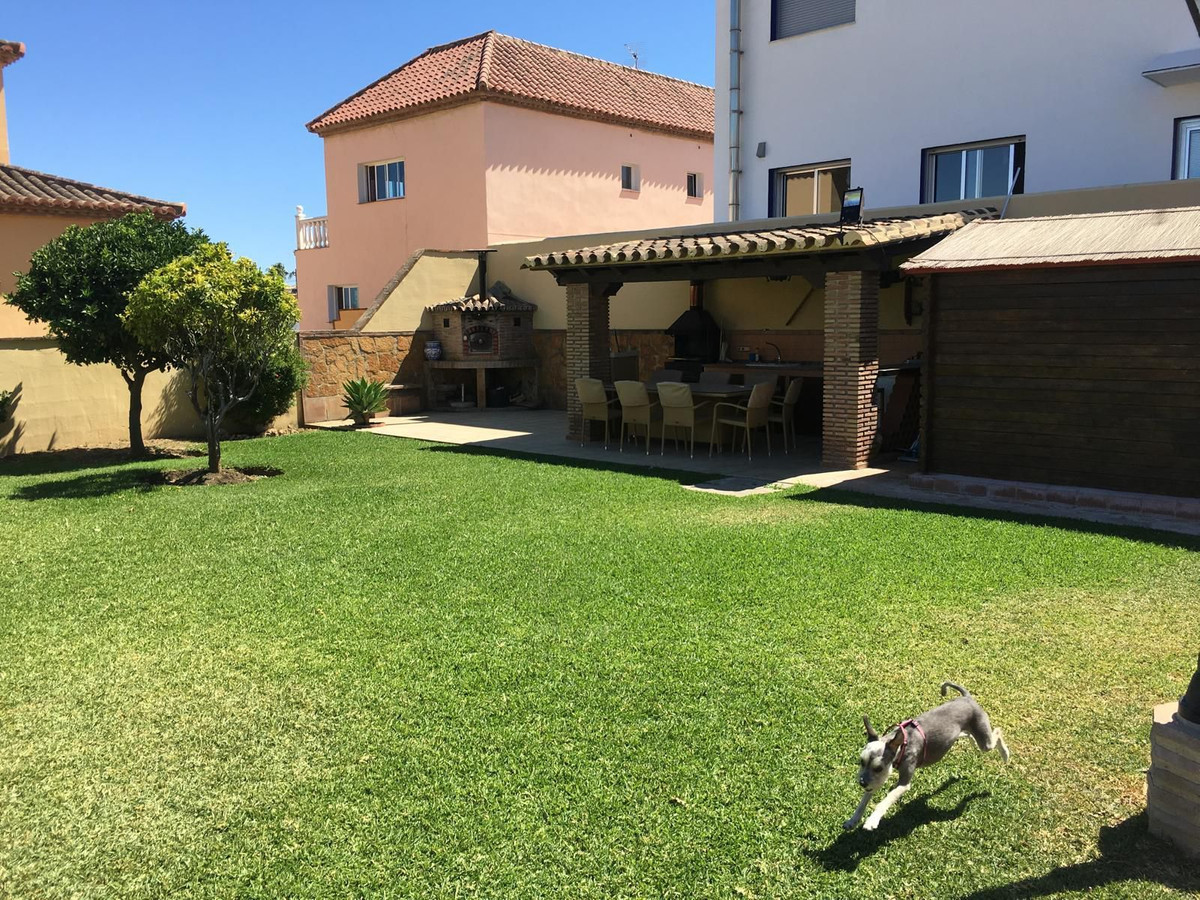 Se vende Villa - Chalet de 4 dormitorios en Costa Del Sol, Málaga, España
