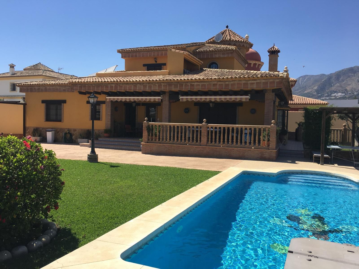 Se vende Villa - Chalet de 4 dormitorios en Costa Del Sol, Málaga, España