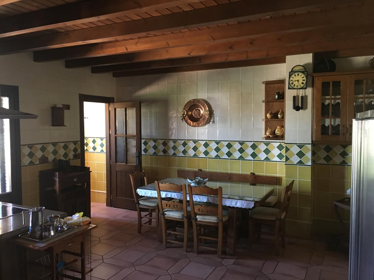 Se vende Villa - Chalet de 4 dormitorios en Costa Del Sol, Málaga, España
