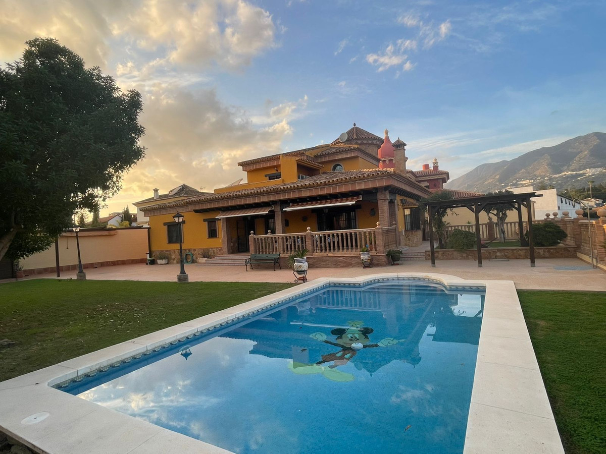 Se vende Villa - Chalet de 4 dormitorios en Costa Del Sol, Málaga, España