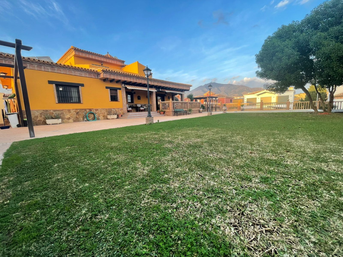 Se vende Villa - Chalet de 4 dormitorios en Costa Del Sol, Málaga, España
