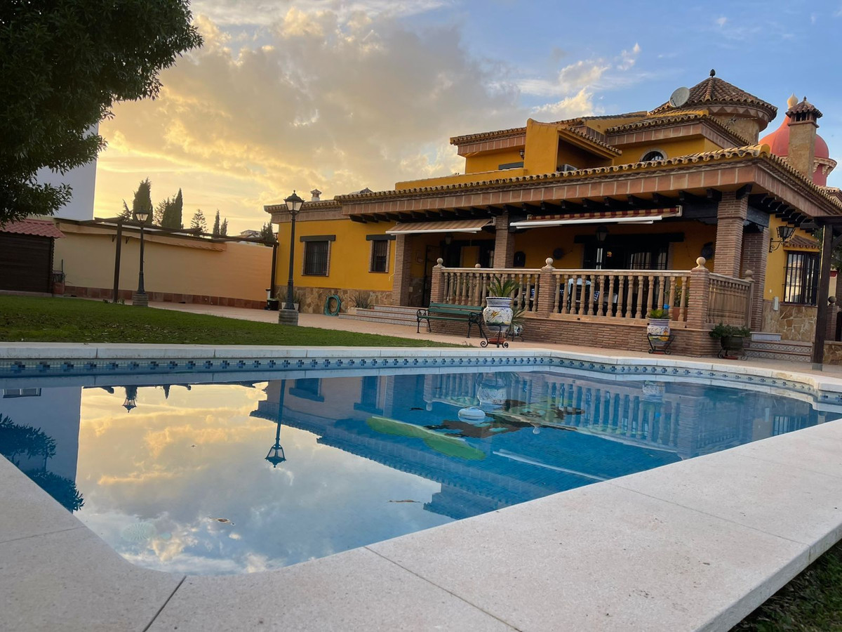 Se vende Villa - Chalet de 4 dormitorios en Costa Del Sol, Málaga, España