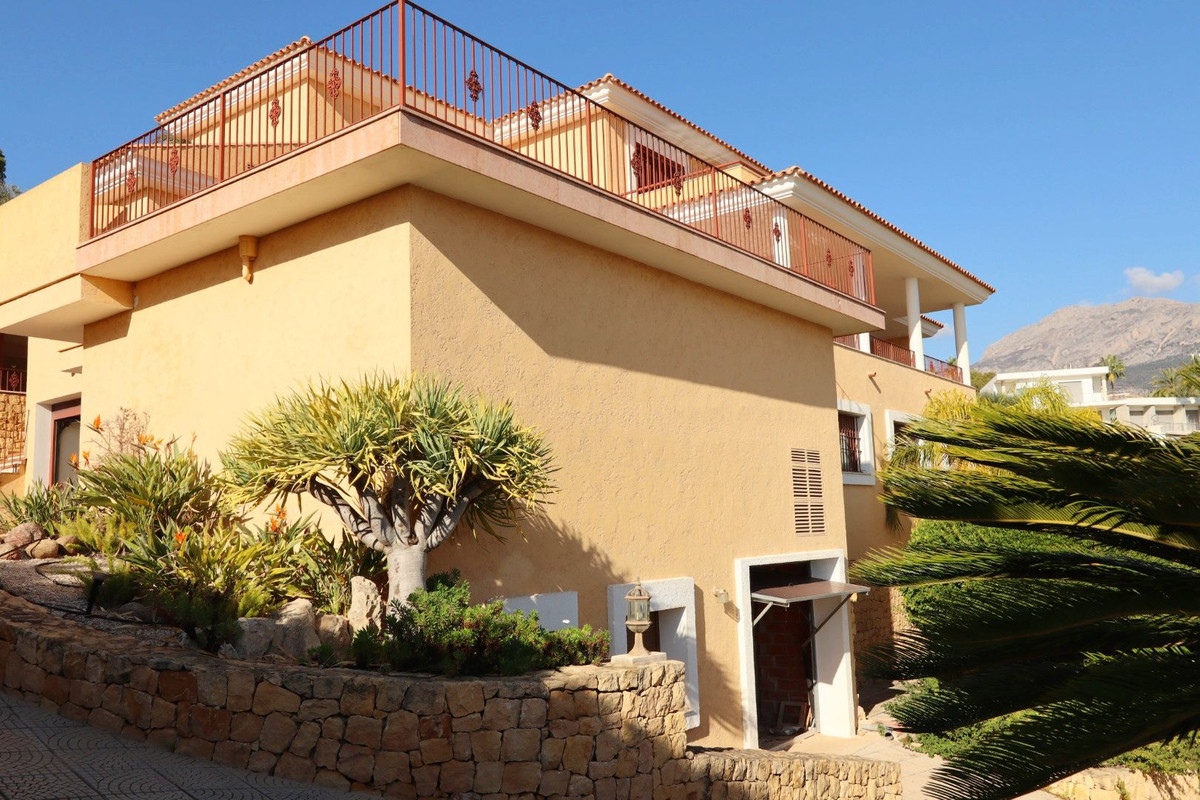 5 Bed Townhouse for sale in Altea Costa Blanca, Alicante, Spain