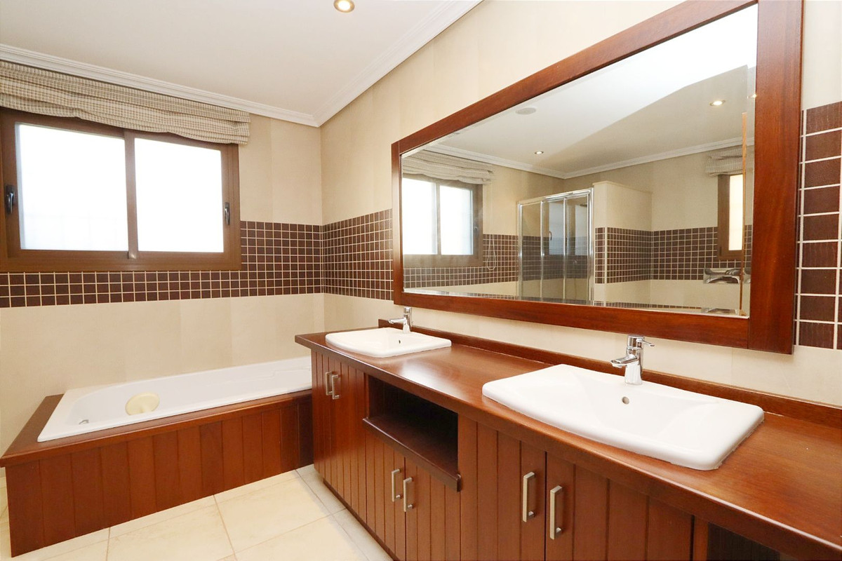 5 Bed Townhouse for sale in Altea Costa Blanca, Alicante, Spain