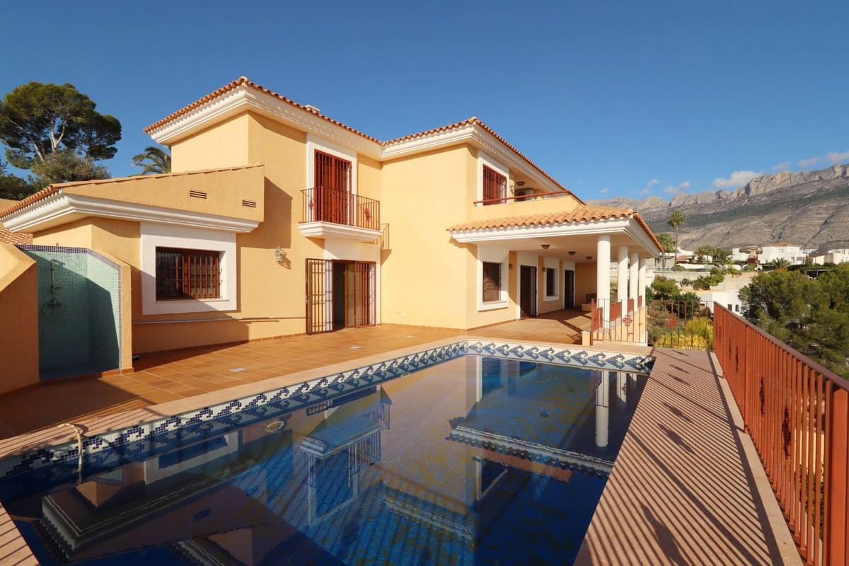 5 Bed Townhouse for sale in Altea Costa Blanca, Alicante, Spain