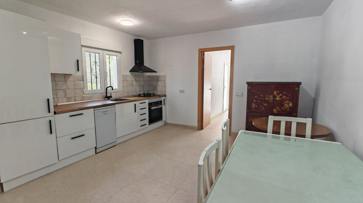 4 Bed Townhouse for sale in Casarabonela Costa Del Sol, Málaga, Spain