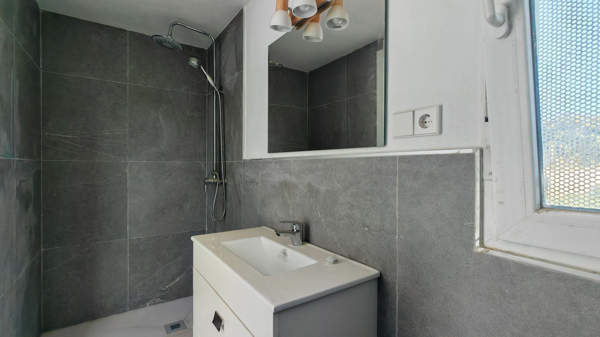 4 Bed Townhouse for sale in Casarabonela Costa Del Sol, Málaga, Spain