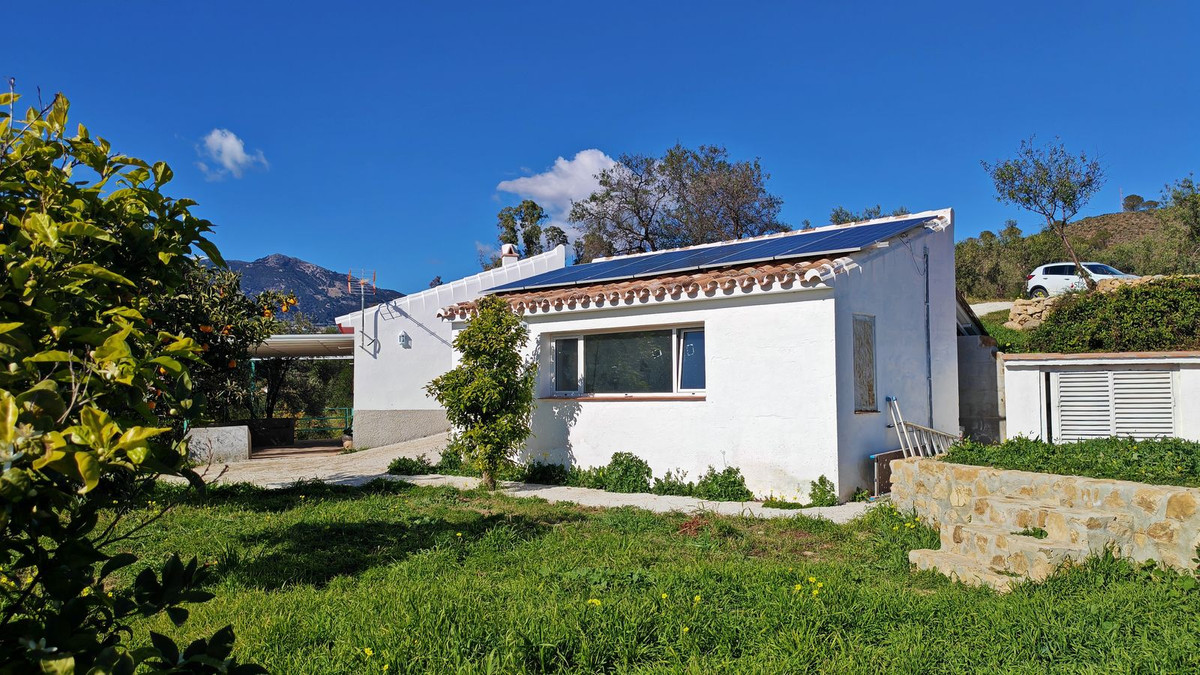 4 Bed Townhouse for sale in Casarabonela Costa Del Sol, Málaga, Spain