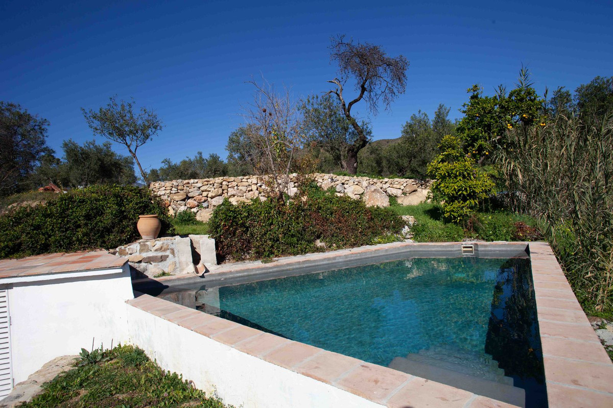 4 Bed Townhouse for sale in Casarabonela Costa Del Sol, Málaga, Spain