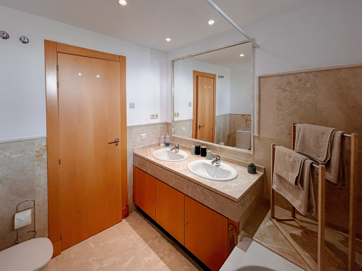 2 Bed Apartment for sale in Casares Costa Del Sol, Málaga, Spain
