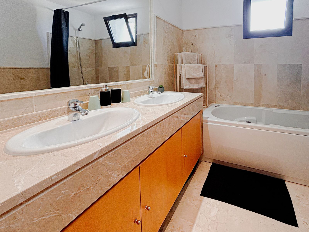 2 Bed Apartment for sale in Casares Costa Del Sol, Málaga, Spain
