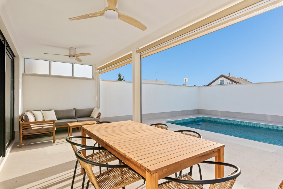Se vende Villa - Chalet de 3 dormitorios en Costa Blanca, Alicante, España