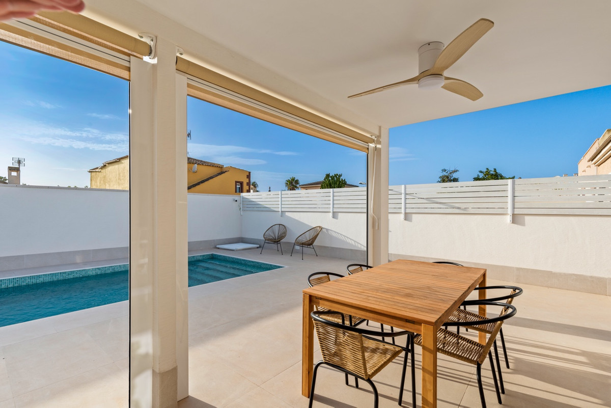 Se vende Villa - Chalet de 3 dormitorios en Costa Blanca, Alicante, España