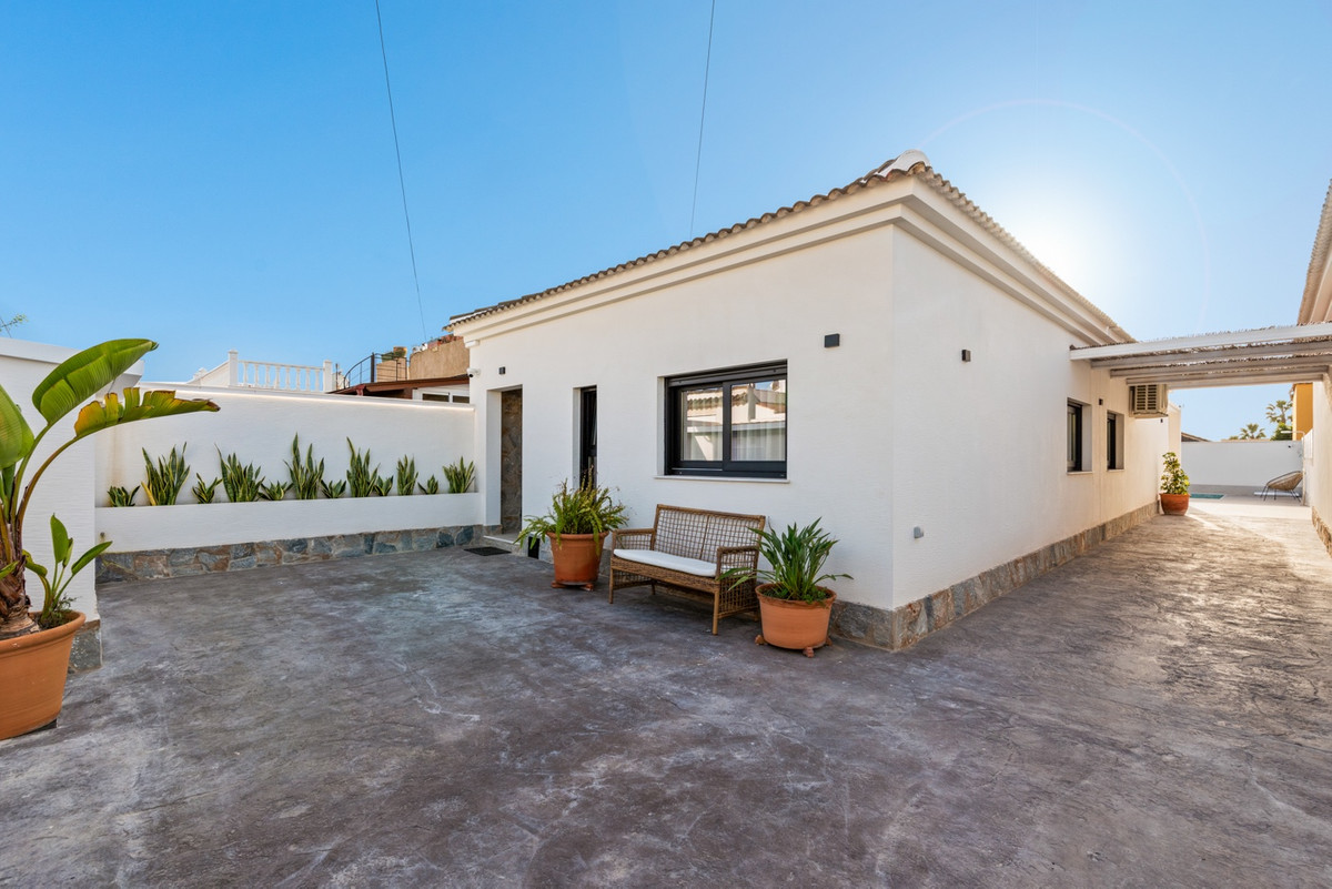 Se vende Villa - Chalet de 3 dormitorios en Costa Blanca, Alicante, España