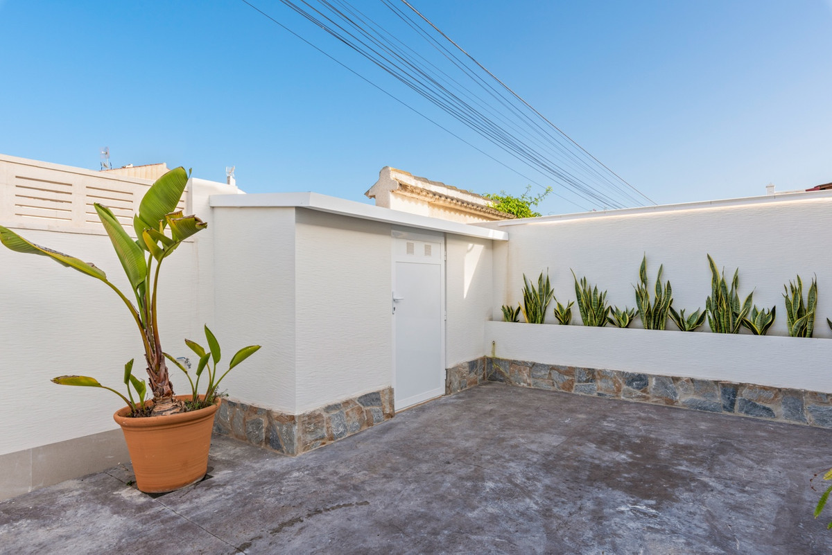 Se vende Villa - Chalet de 3 dormitorios en Costa Blanca, Alicante, España