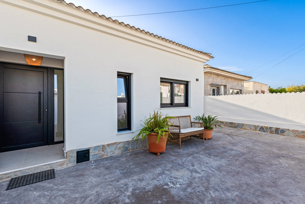 Se vende Villa - Chalet de 3 dormitorios en Costa Blanca, Alicante, España