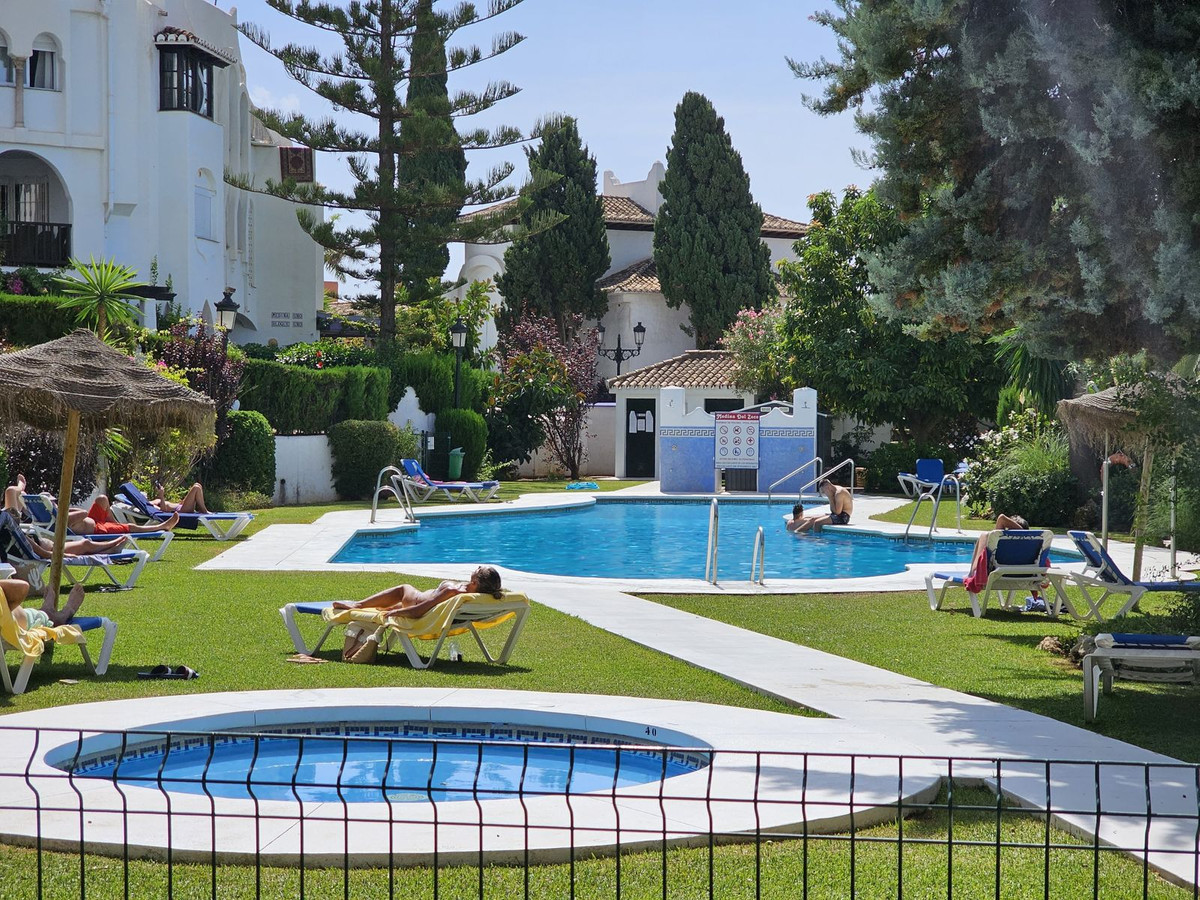 2 Bed Apartment for sale in Calahonda Costa Del Sol, Málaga, Spain
