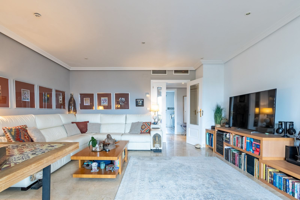 Se vende Apartamento Planta Media de 3 dormitorios en Costa Del Sol, Málaga, España