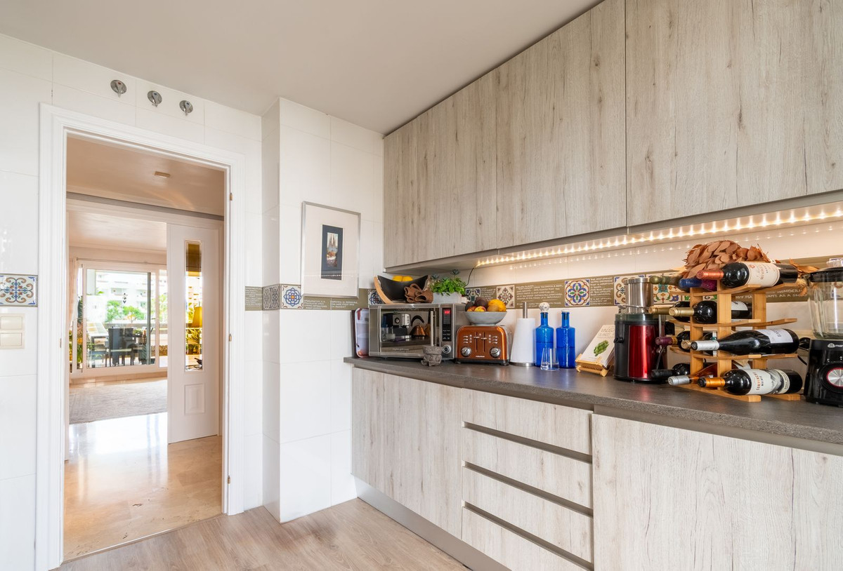 Se vende Apartamento Planta Media de 3 dormitorios en Costa Del Sol, Málaga, España