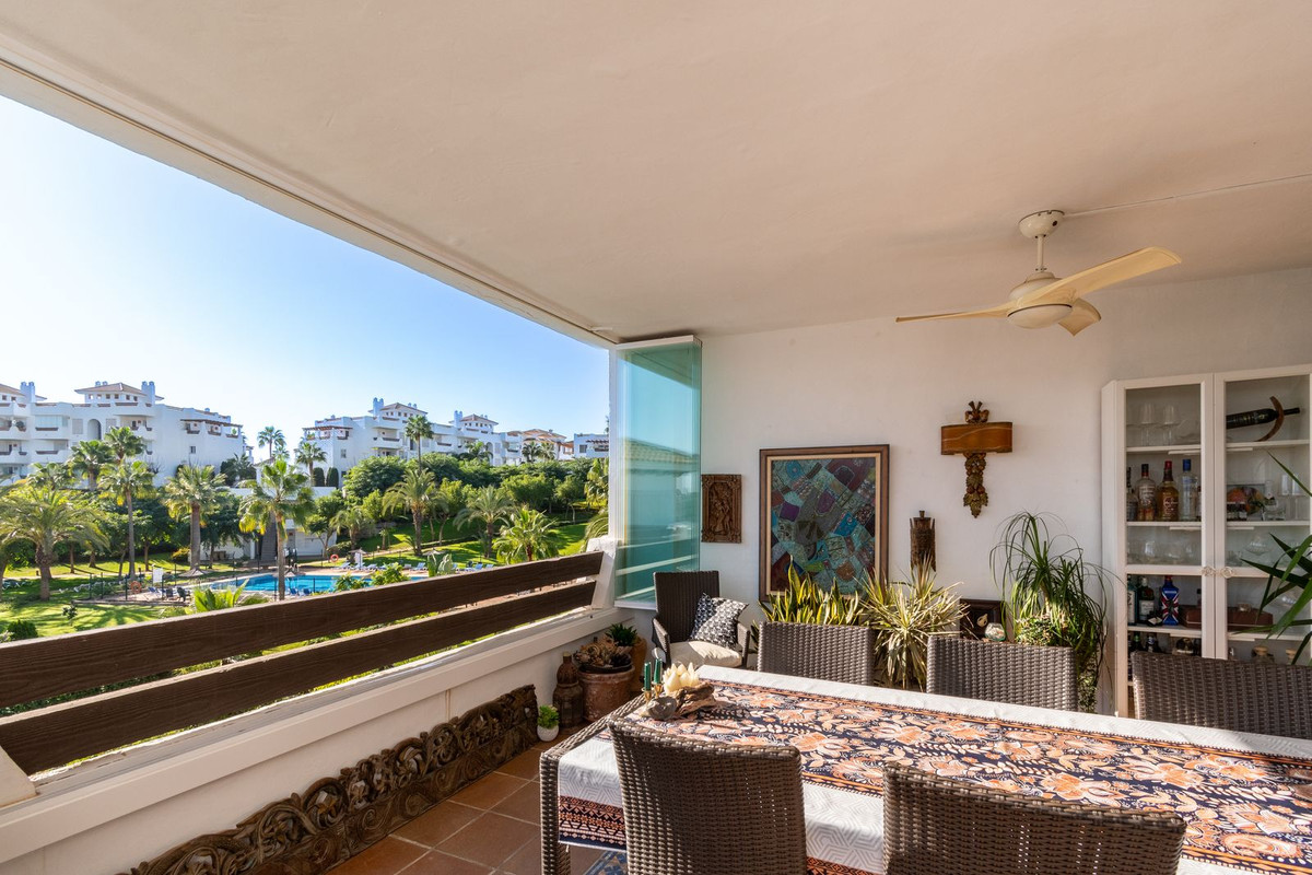 Se vende Apartamento Planta Media de 3 dormitorios en Costa Del Sol, Málaga, España