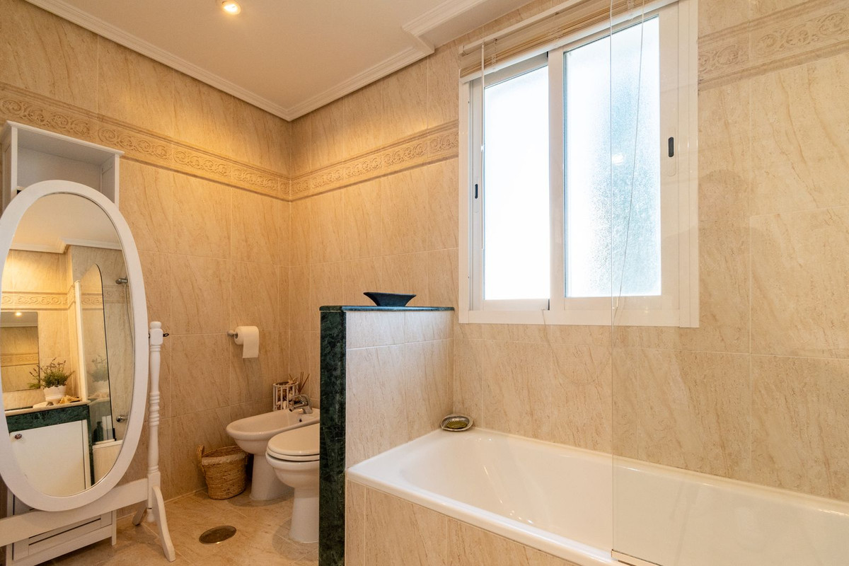 Se vende Apartamento Planta Media de 3 dormitorios en Costa Del Sol, Málaga, España