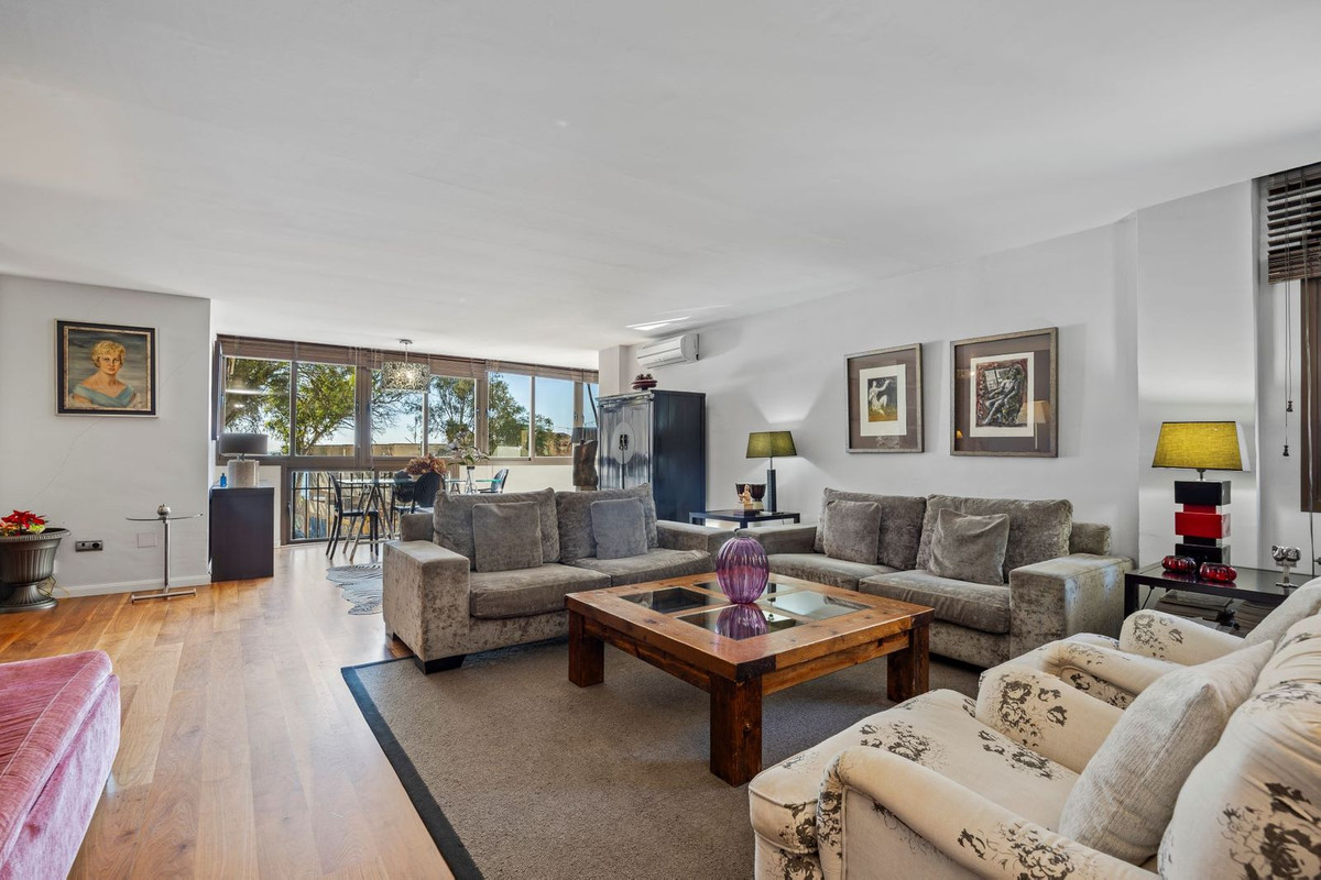 4 Bed Apartment for sale in Cerrado De Calderón Málaga Ciudad, Málaga, Spain