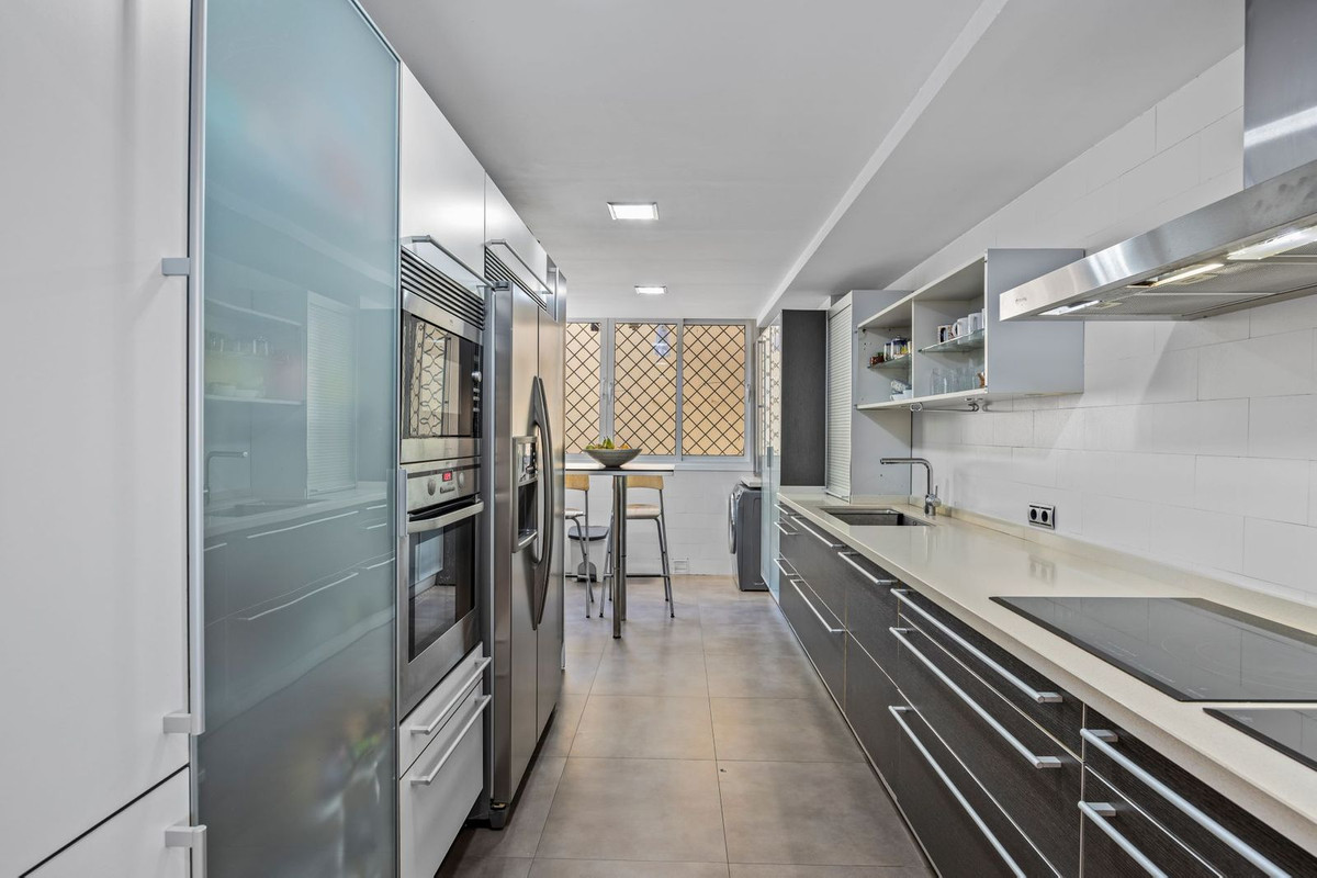 4 Bed Apartment for sale in Cerrado De Calderón Málaga Ciudad, Málaga, Spain