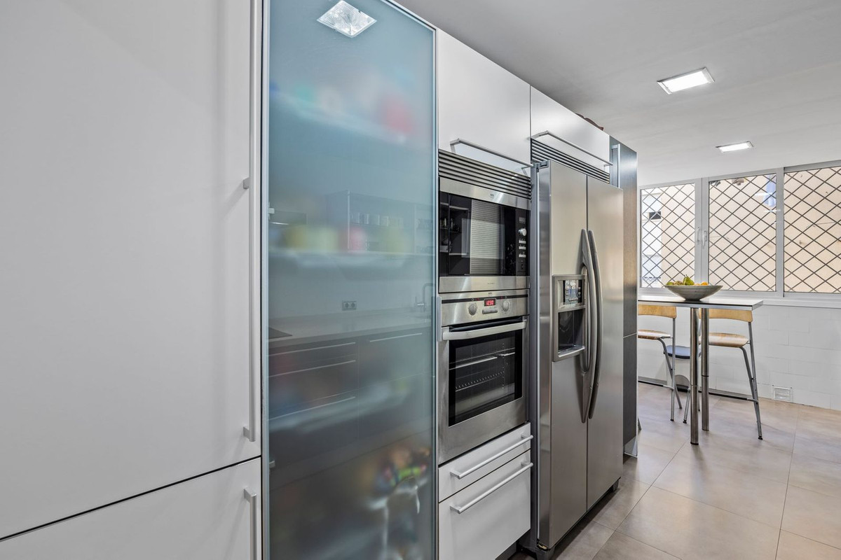 4 Bed Apartment for sale in Cerrado De Calderón Málaga Ciudad, Málaga, Spain