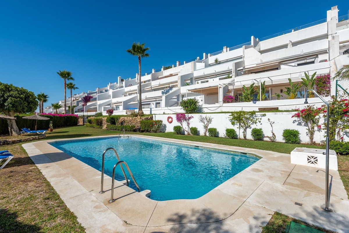 3 Bed Apartment for sale in La Quinta Costa Del Sol, Málaga, Spain