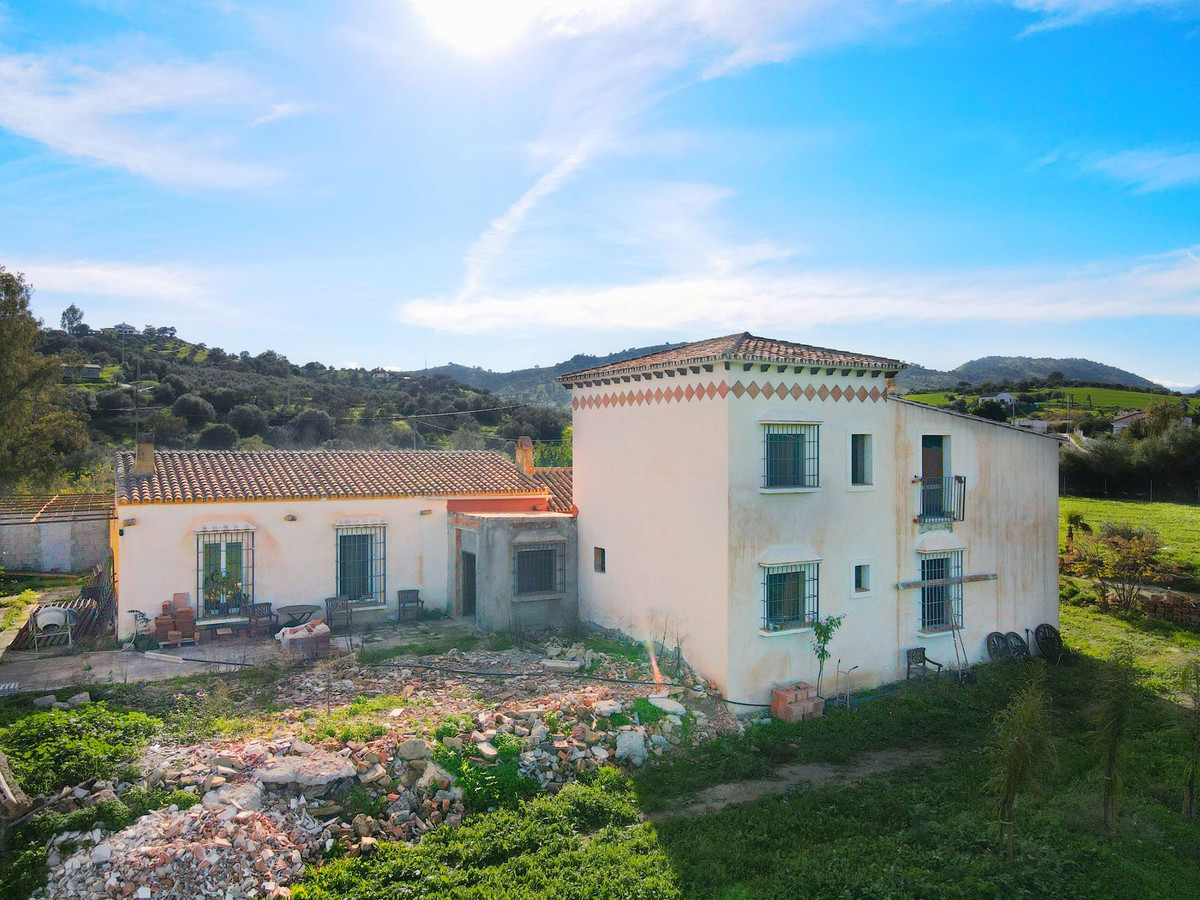 5 Bed Townhouse for sale in Coín Costa Del Sol, Málaga, Spain
