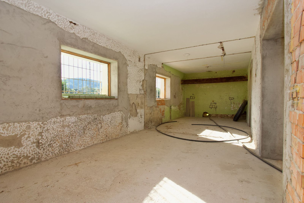 5 Bed Townhouse for sale in Coín Costa Del Sol, Málaga, Spain