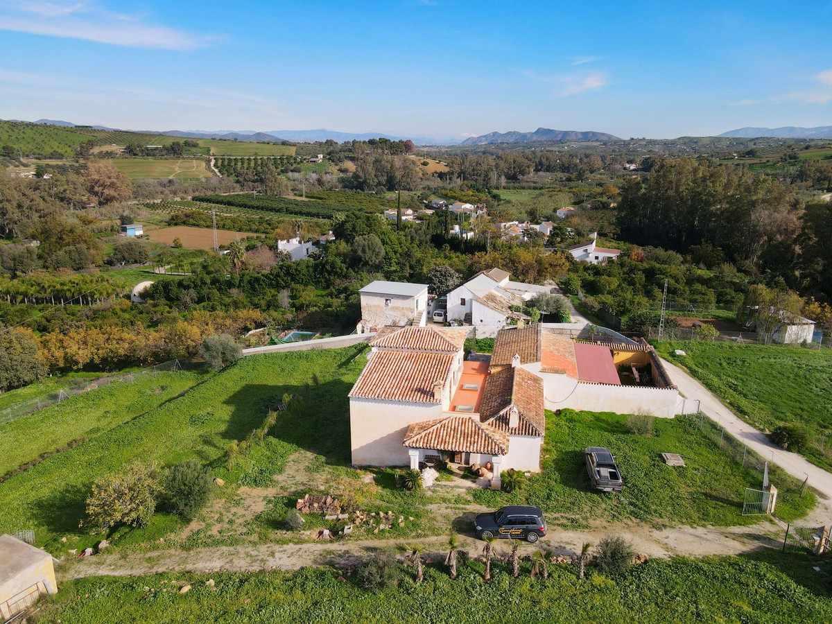 5 Bed Townhouse for sale in Coín Costa Del Sol, Málaga, Spain
