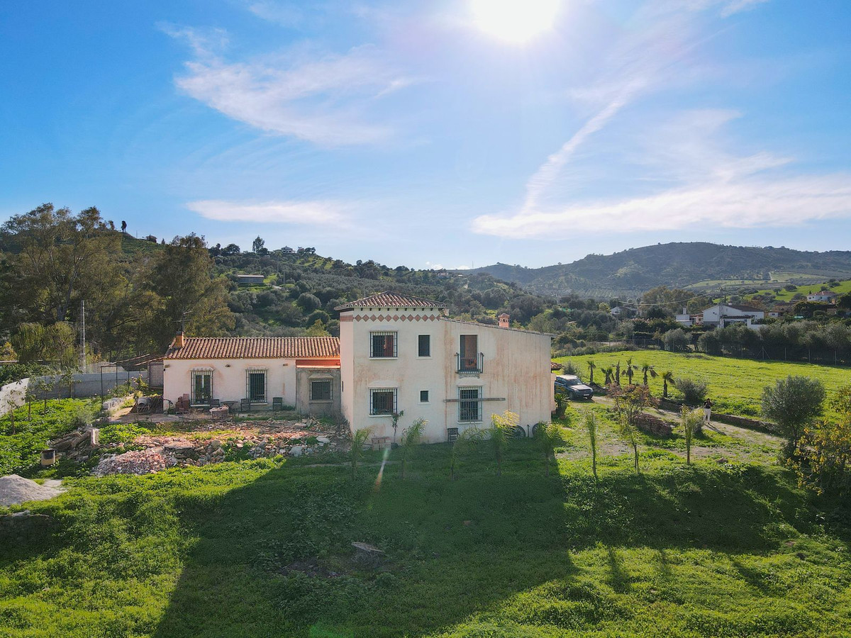 5 Bed Townhouse for sale in Coín Costa Del Sol, Málaga, Spain