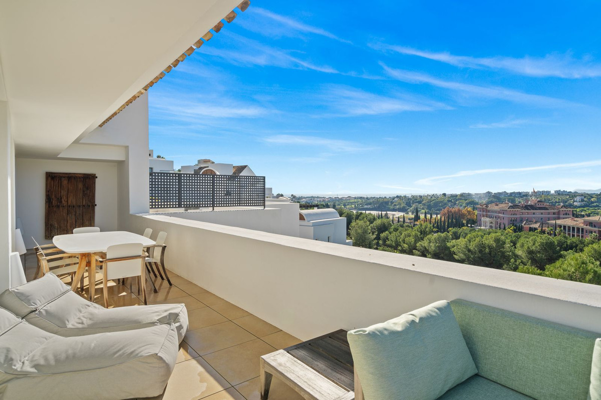3 Bed Apartment for sale in Los Flamingos Costa Del Sol, Málaga, Spain