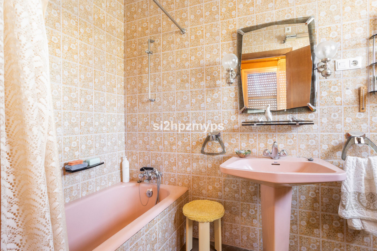 6 Bed Townhouse for sale in Nerja Costa Del Sol East, Málaga, Spain