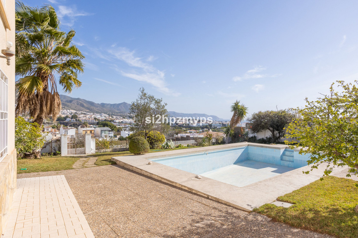 6 Bed Townhouse for sale in Nerja Costa Del Sol East, Málaga, Spain