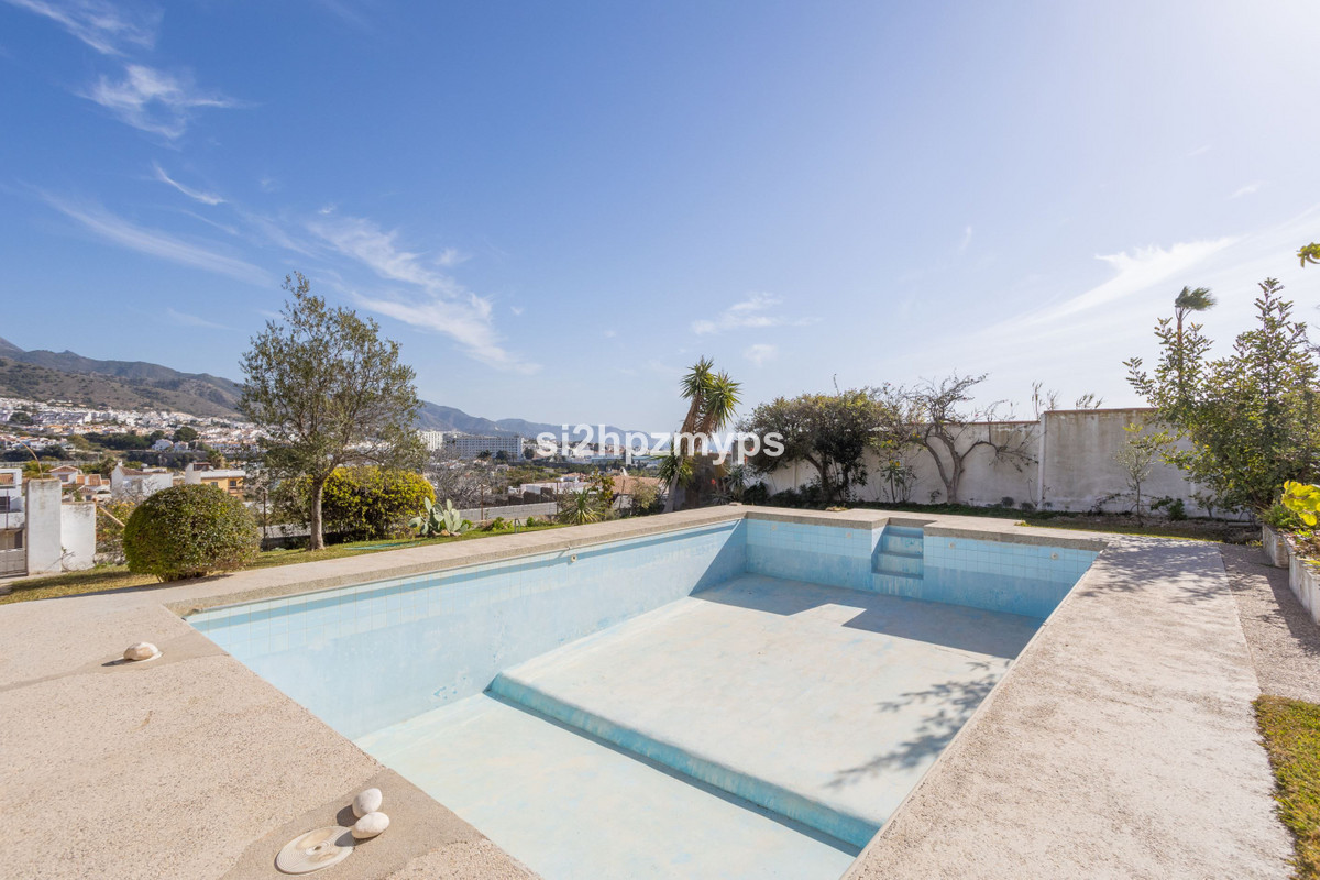 6 Bed Townhouse for sale in Nerja Costa Del Sol East, Málaga, Spain