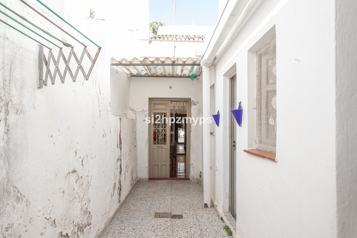 4 Bed Townhouse for sale in Nerja Costa Del Sol East, Málaga, Spain