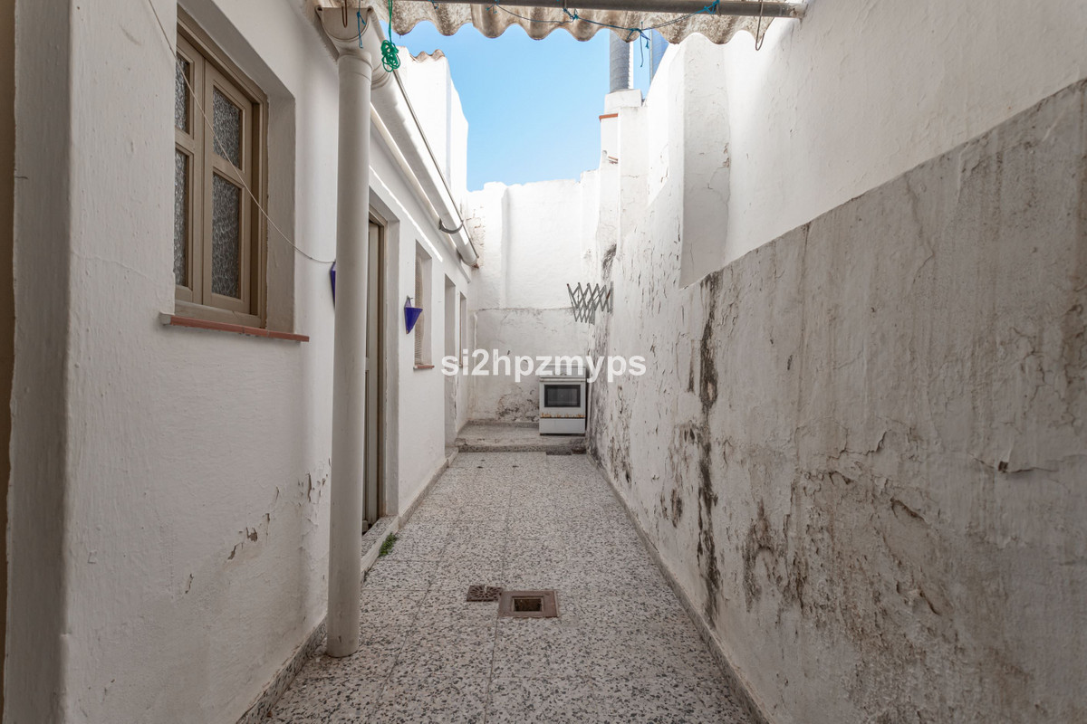 4 Bed Townhouse for sale in Nerja Costa Del Sol East, Málaga, Spain