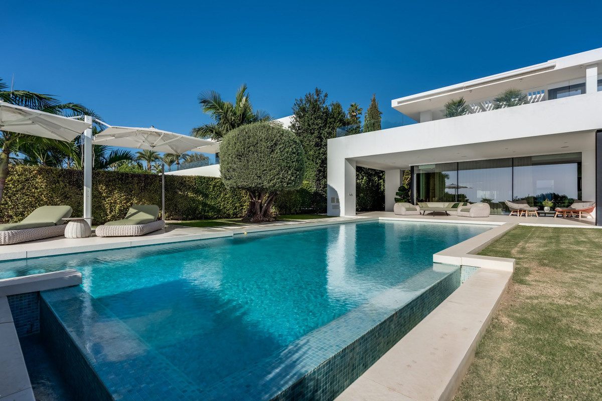 Se vende Villa - Chalet de 5 dormitorios en Costa Del Sol, Málaga, España